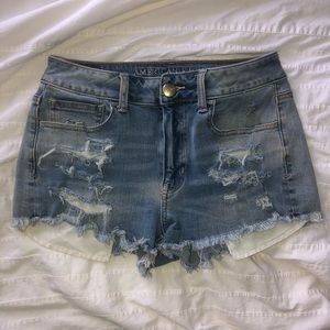 AE high-rise light wash denim short!
